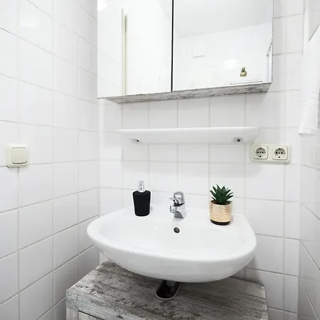 Stilvolles Ruhiges - Parkplatz, Wifi, Tv Em-apartments Deutschland Appartement