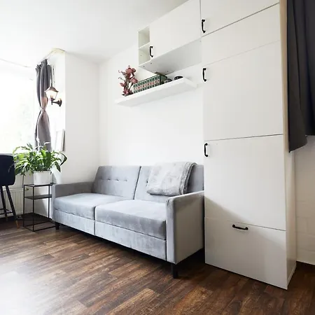 Nuju Rentals - Modernes Studio Apartment Mit Parkplatz *