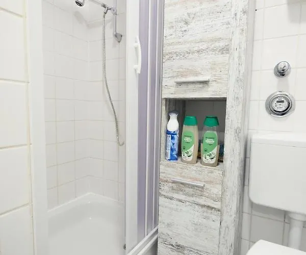 Stilvolles Ruhiges - Parkplatz, Wifi, Tv Em-apartments Deutschland - Nuju Appartement *